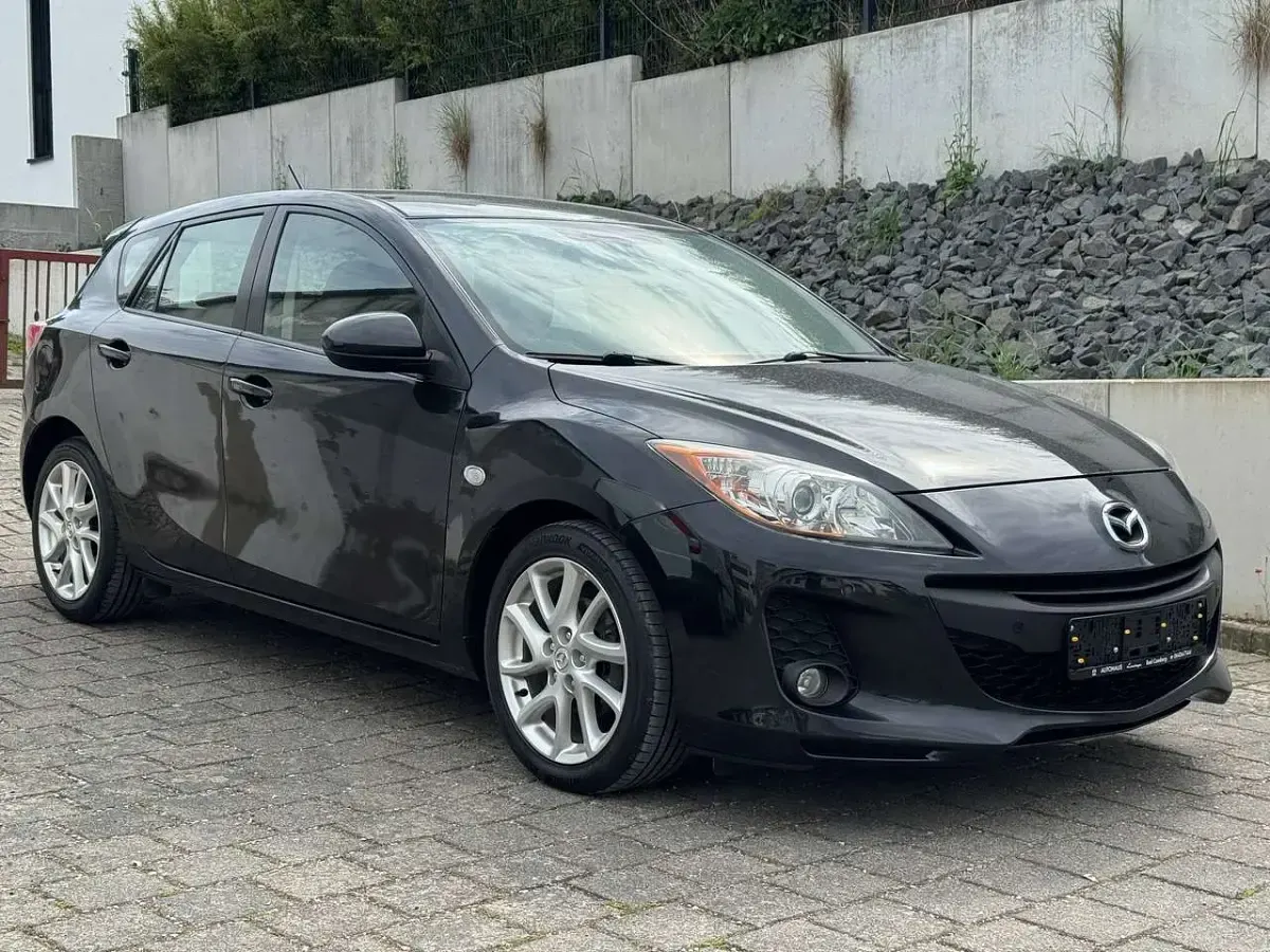 Gebraucht Mazda 3 Edition 105 PS (77 kW) 2012 Schwarz Kleinwagen