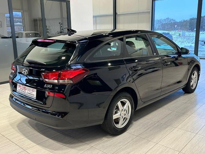Gebraucht Hyundai i30 Trend 99 PS (72 kW) 2020 Phantom black mineraleffekt Kombi