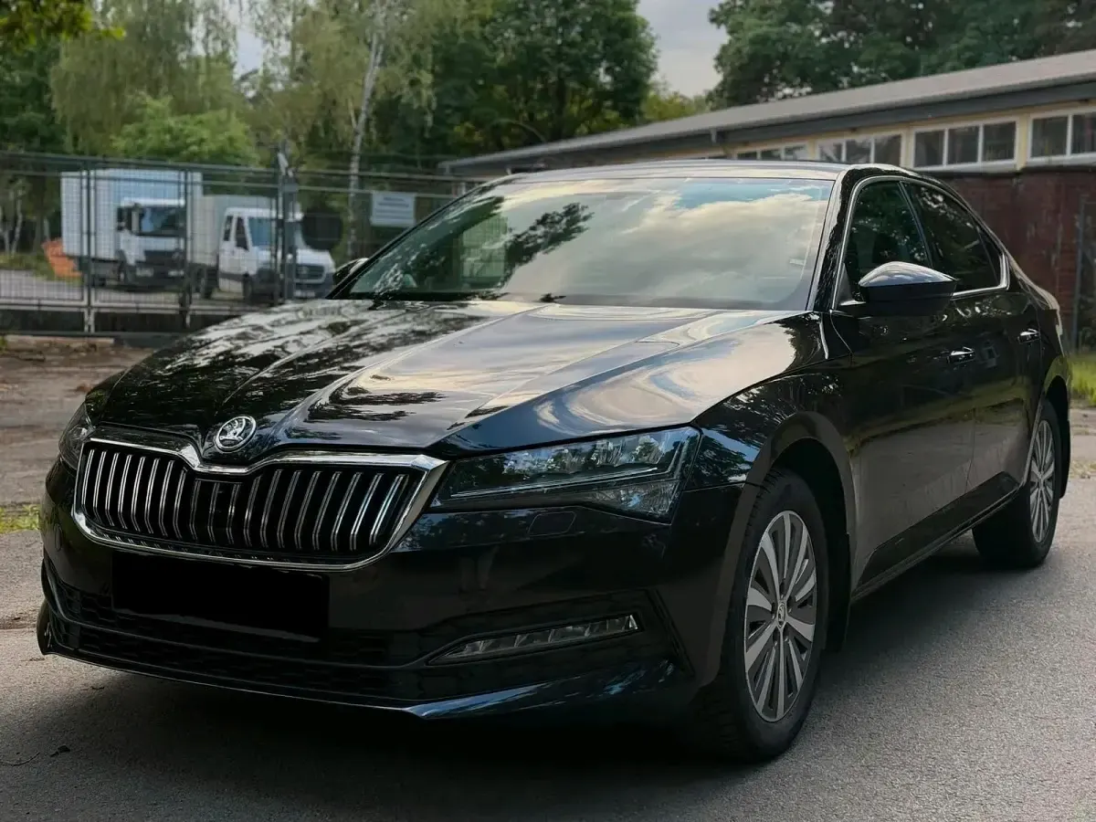 Gebraucht Skoda Superb 150 PS (110 kW) 2022 Schwarz Limousine