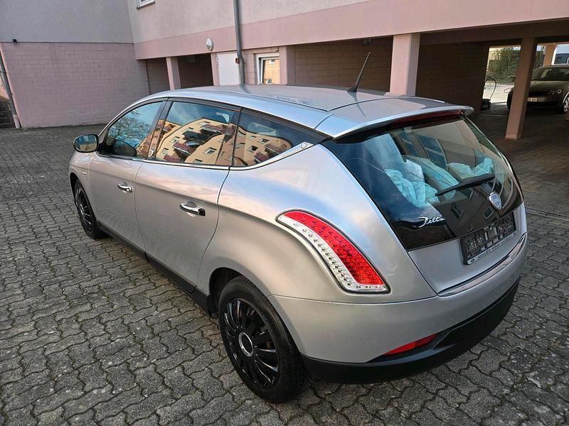 Gebraucht Lancia Delta 120 PS (88 kW) 2011 Silber Kleinwagen