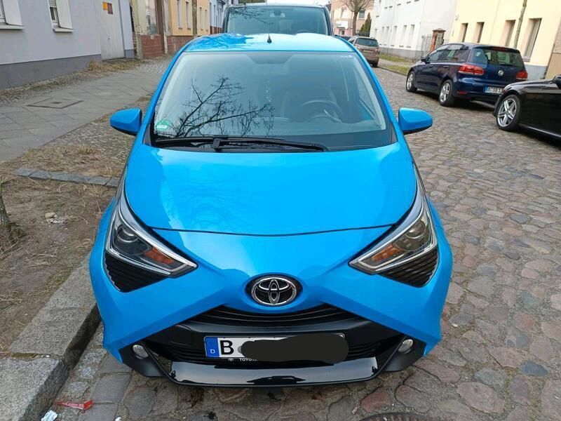 Blau Gebraucht 2019 Toyota Aygo X-play Kleinwagen | 9.500 € (Fairer Preis) - Bild 1/4