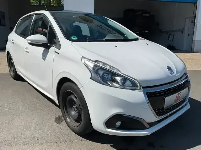 Gebraucht Peugeot 208 Signature Sky 83 PS (61 kW) 2019 Weiß Kleinwagen