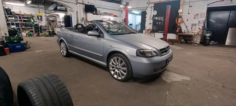 Gebraucht Opel Astra Cabriolet 125 PS (91 kW) 2001 Silber Cabrio