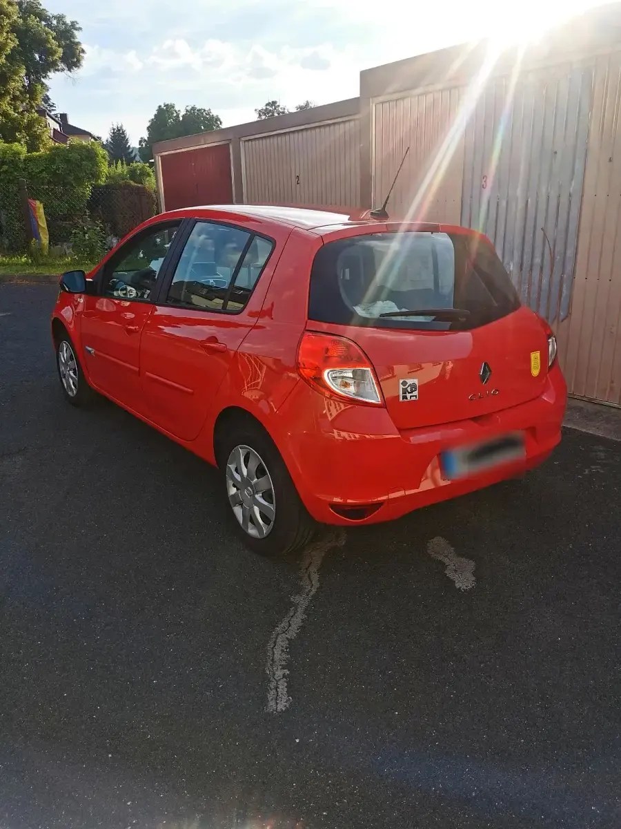 Gebraucht Renault Clio 75 PS (55 kW) 2013 Rot Kleinwagen