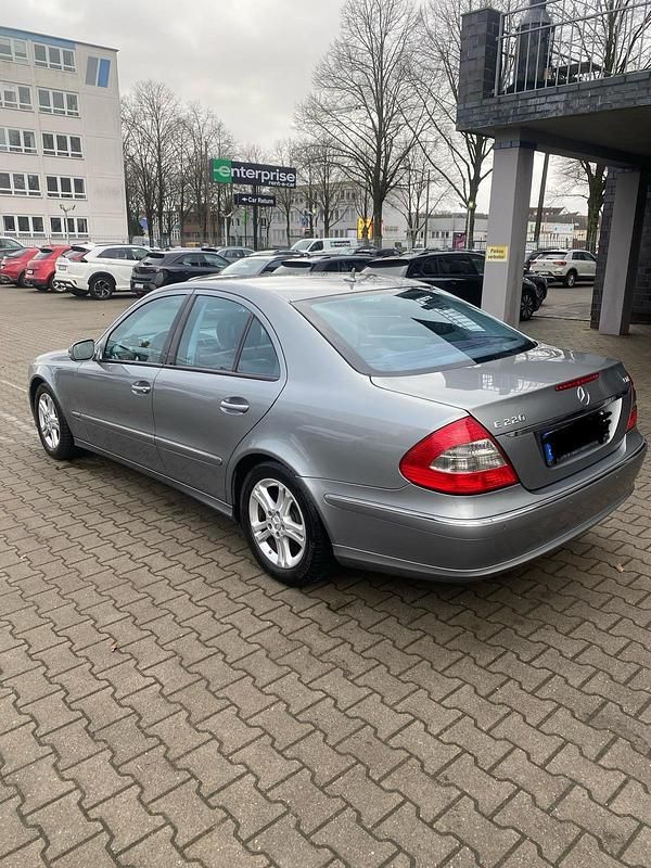 Gebraucht Mercedes E220 170 PS (125 kW) 2009 Grau Limousine