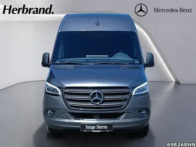 Używany Mercedes Sprinter 150 KM (110 kW) 2023 Szary Van