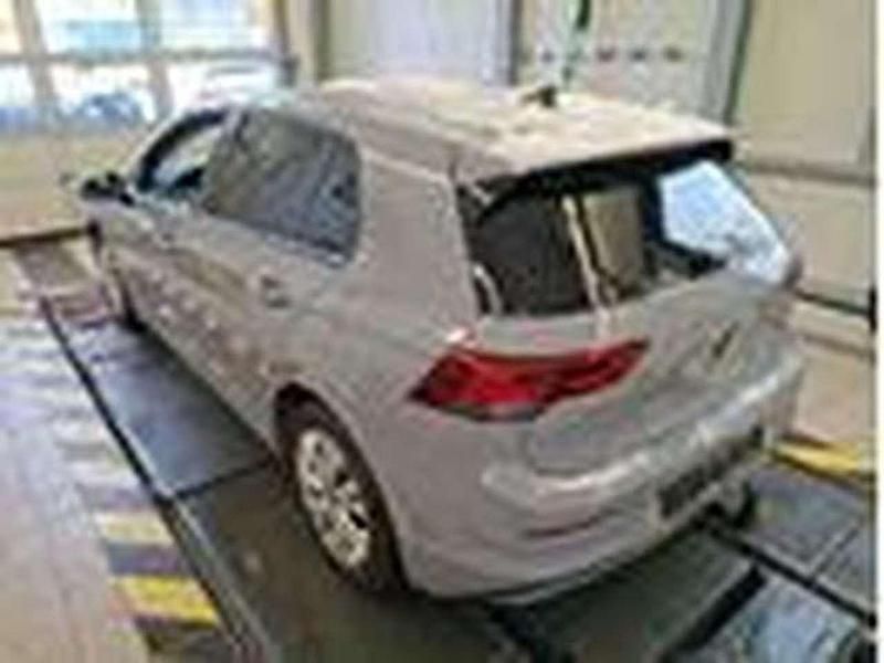 Gebraucht VW Golf VIII Move 131 PS (96 kW) 2023 Mondsteingrau Limousine