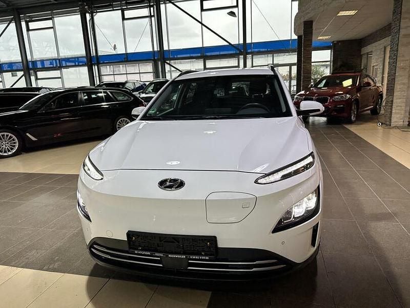 Weiß Gebraucht 2021 Hyundai Kona Trend SUV | 15.000 € (Superpreis) - Bild 1/4
