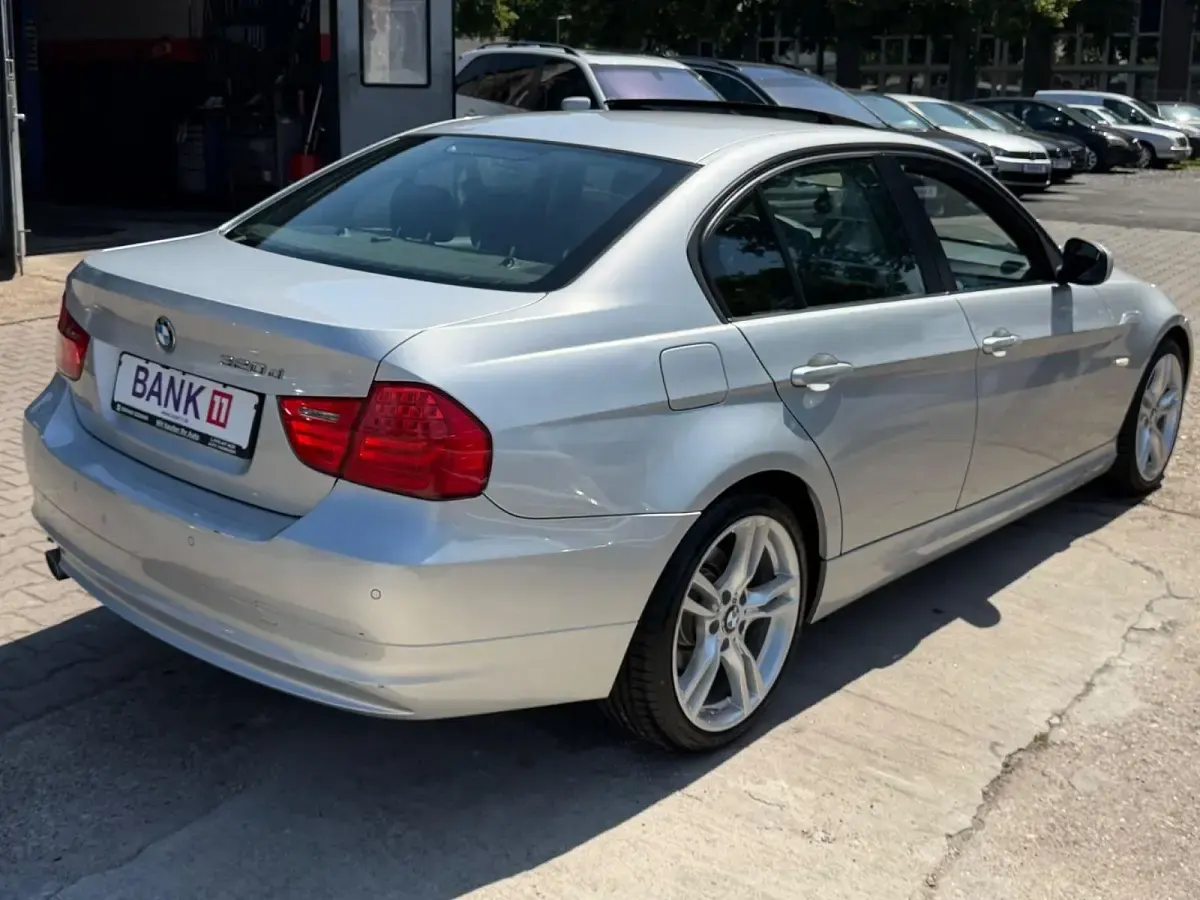 Gebraucht BMW 320 177 PS (130 kW) 2010 Limousine