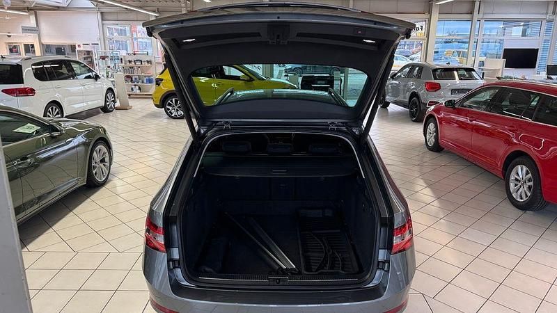 Gebraucht Skoda Superb Ambition 150 PS (110 kW) 2024 Grau Limousine