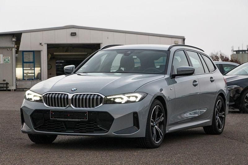 Grau Gebraucht 2024 BMW 330 M Sport Kombi | 34.990 € (Guter Preis) - Bild 1/4