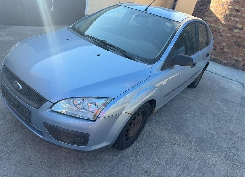 Blau Gebraucht 2006 Ford Focus Kleinwagen | 650 € - Bild 1/4