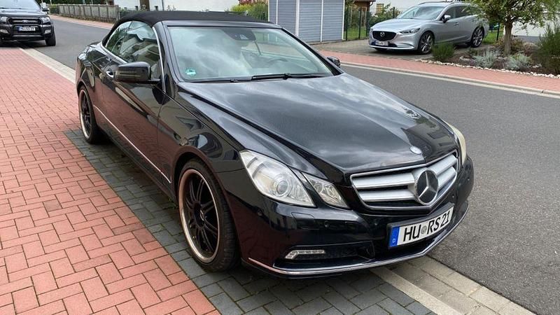 Schwarz Gebraucht 2010 Mercedes E500 Avantgarde Cabrio | 18.900 € (Fairer Preis) - Bild 1/4