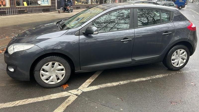 Gebraucht Renault Mégane III 101 PS (74 kW) 2012 Blau Kombi