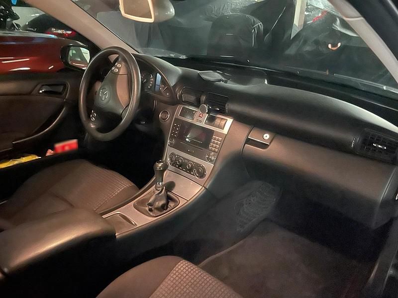 Gebraucht Mercedes C160 122 PS (89 kW) 2005 Schwarz Coupé
