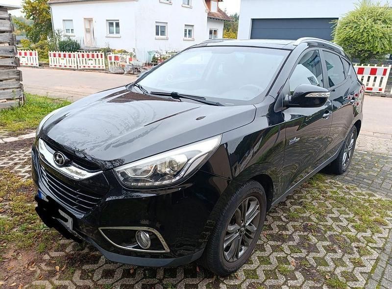 Schwarz Gebraucht 2015 Hyundai ix35 Edition SUV | 9.499 € (Fairer Preis) - Bild 1/4