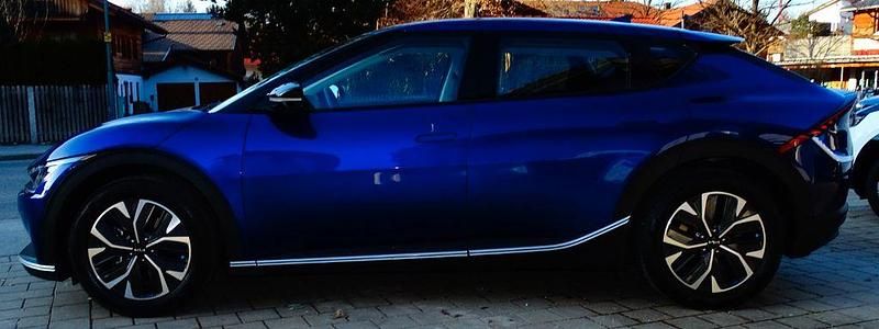 Gebraucht Kia EV6 Basis 125 kW (170 PS) 2023 Blau SUV