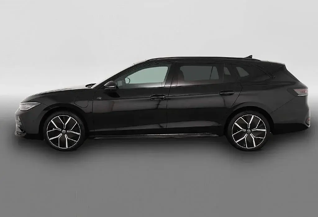 Usata VW Passat R-line 272 CV (200 kW) 2025 Nero Station wagon