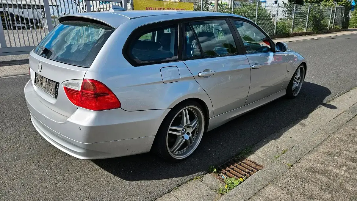 Gebraucht BMW 320 163 PS (119 kW) 2006 Silber Kombi