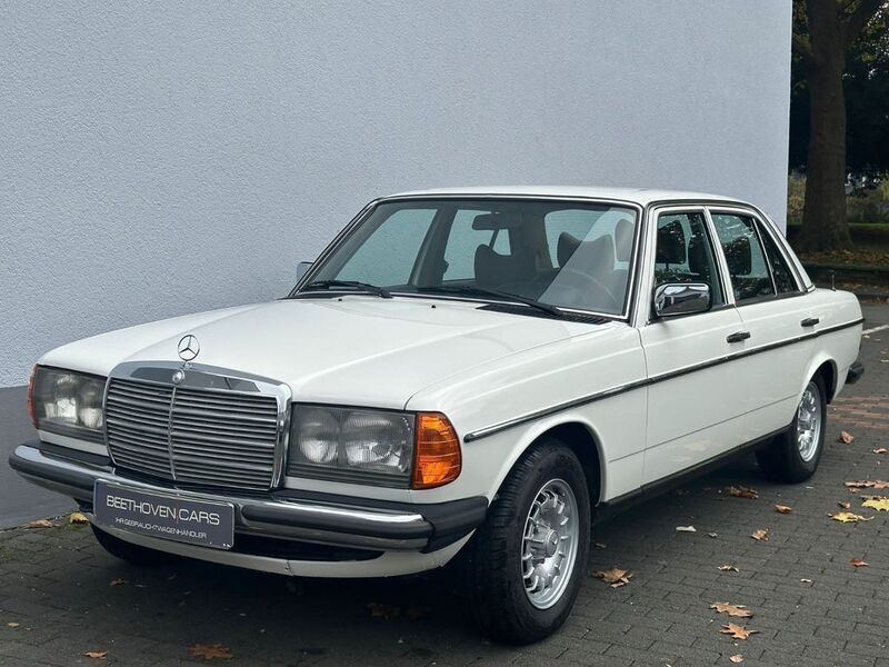 Weiß Gebraucht 1979 Mercedes 250 Limousine | 14.999 € - Bild 1/4