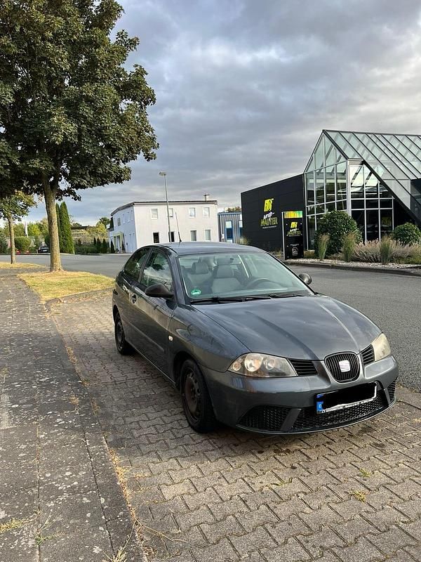 Grau Gebraucht 2007 Seat Ibiza Limousine | 1.200 € - Bild 1/4