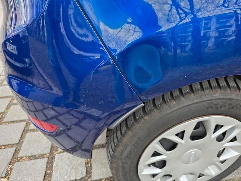 Gebraucht Ford Fiesta SYNC Edition 80 PS (58 kW) 2016 Blau Limousine