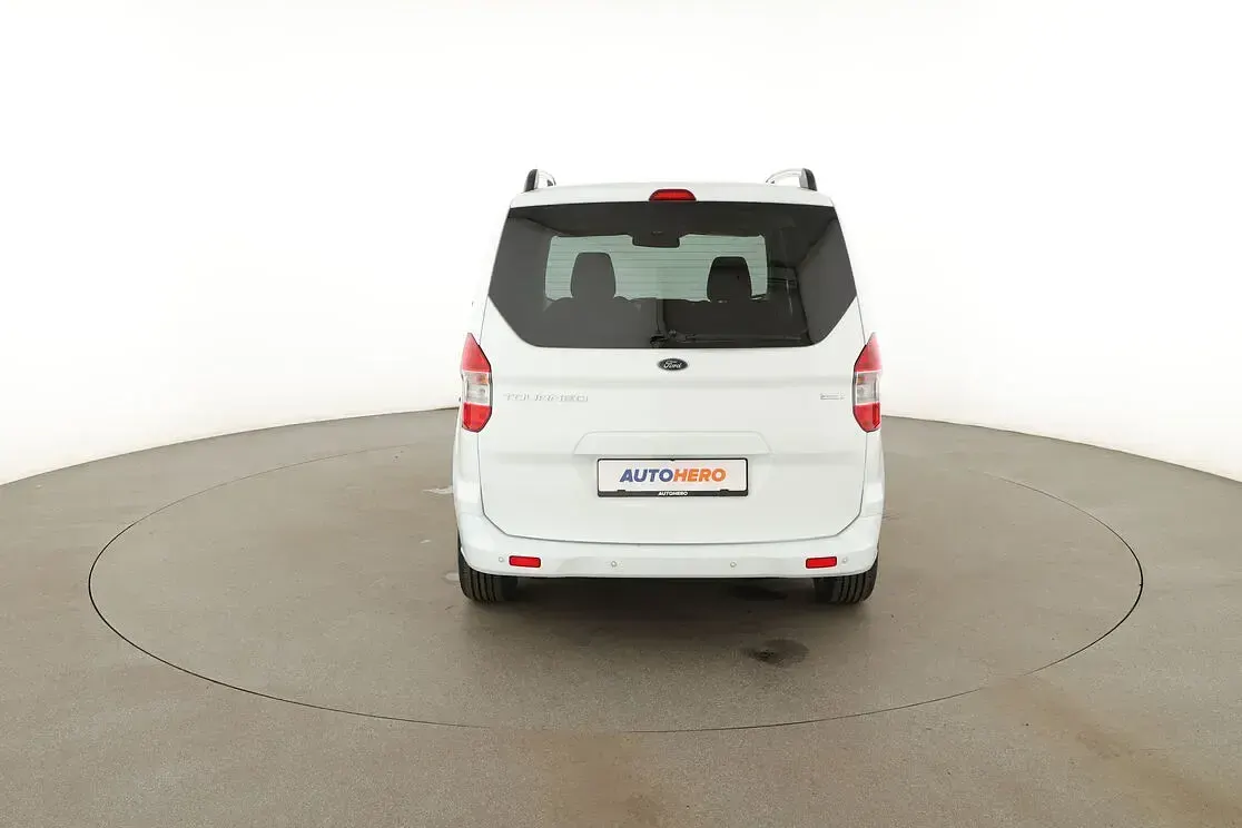 Gebraucht Ford Tourneo Courier Titanium 101 PS (74 kW) 2016 Weiß Van / Kleinbus