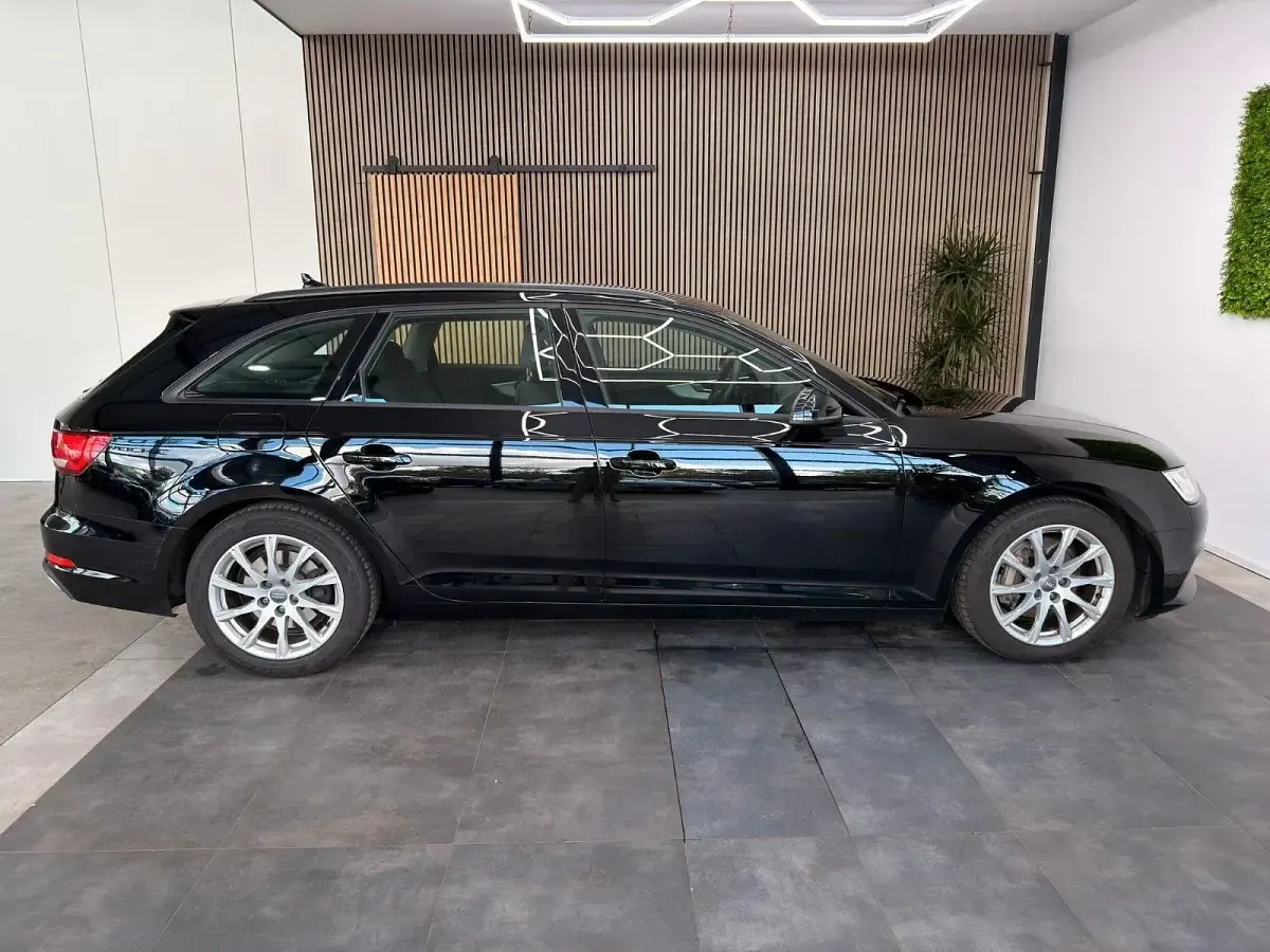 Gebraucht Audi A4 Basis 190 PS (139 kW) 2019 Schwarz Kombi