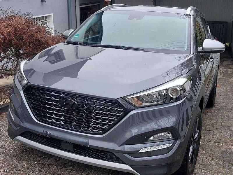 Grau Gebraucht 2018 Hyundai Tucson Turbo SUV | 17.400 € (Guter Preis) - Bild 1/4