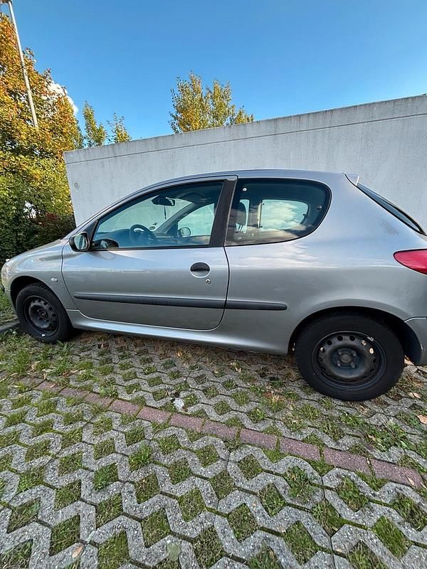 Silber Gebraucht 2001 Peugeot 206 Limousine | 800 € (Fairer Preis) - Bild 1/4