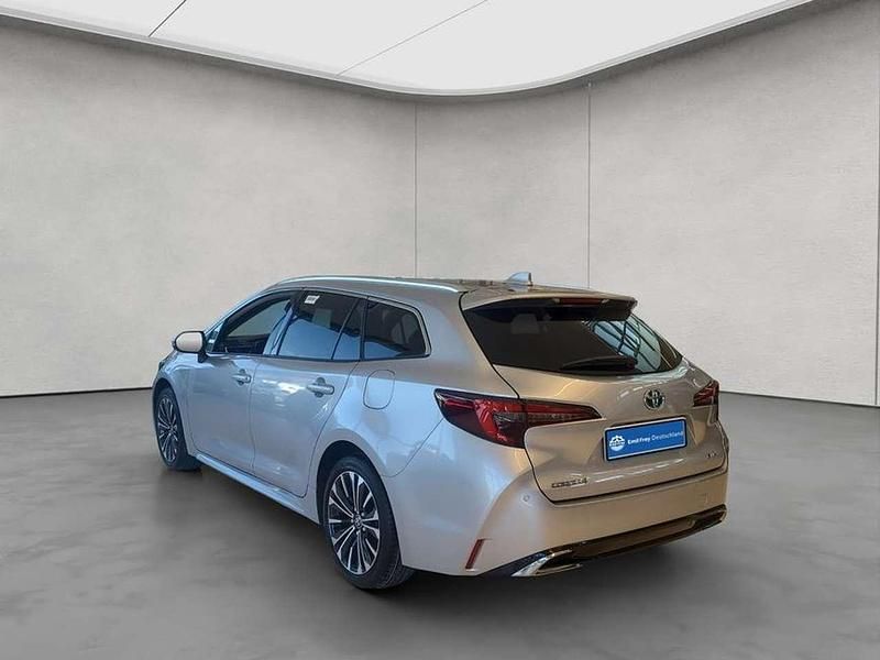 Neu Toyota Corolla 178 PS (130 kW) 2025 Cosmicsilber metallic Kombi