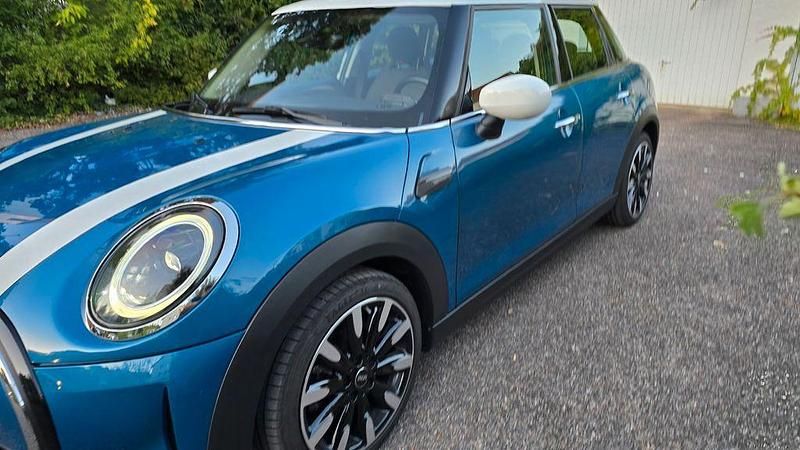 Blau Gebraucht 2023 Mini Cooper Classic Kleinwagen | 22.500 € (Guter Preis) - Bild 1/4