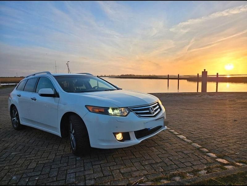 Weiß Gebraucht 2011 Honda Accord Elegance Kombi | 5.900 € (Fairer Preis) - Bild 1/4