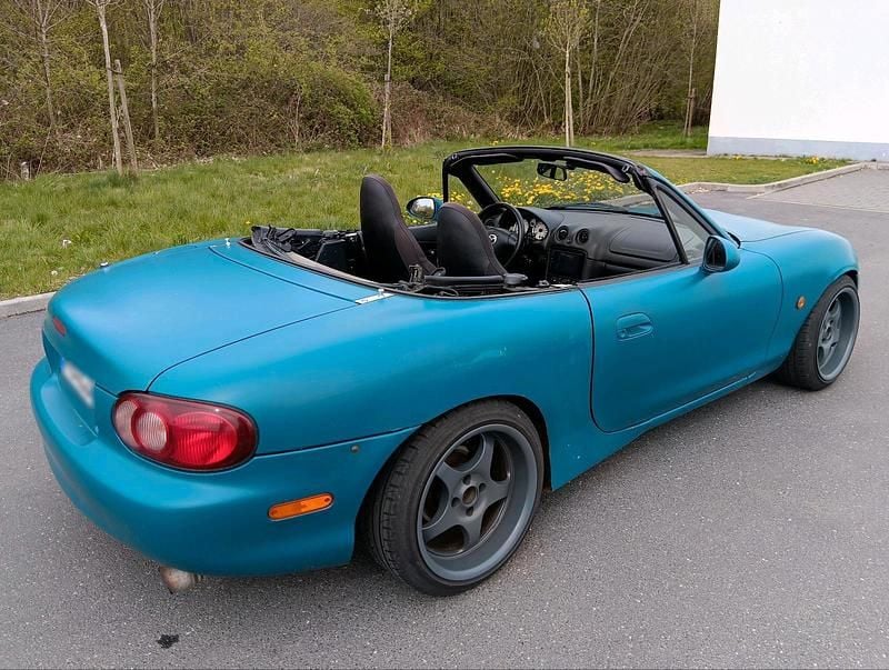 Second-hand Mazda MX5 110 CP (80 kW) 2002 Albastru Cabrio