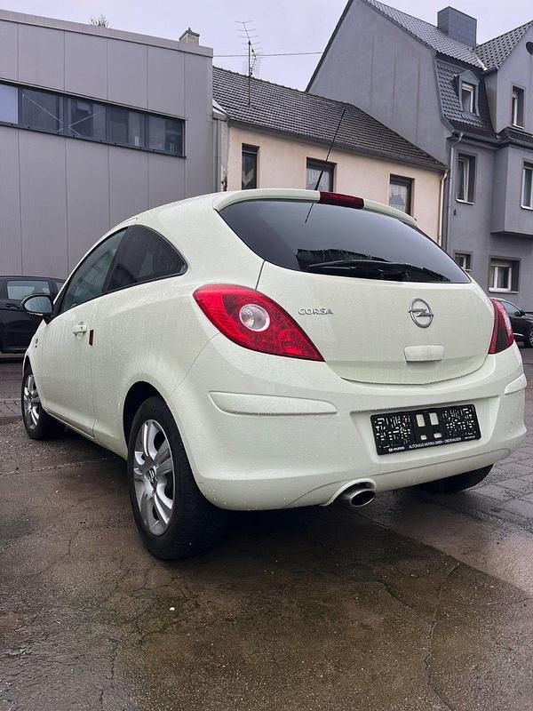 Gebraucht Opel Corsa 87 PS (63 kW) 2011 Weiß Kleinwagen