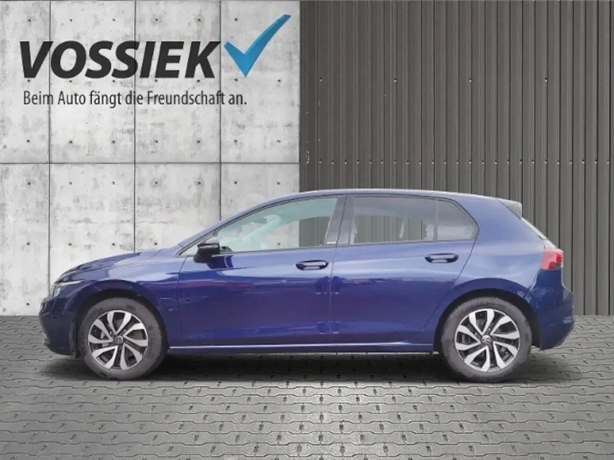 Gebraucht VW Golf VIII Active 150 PS (110 kW) 2023 Blau Kleinwagen
