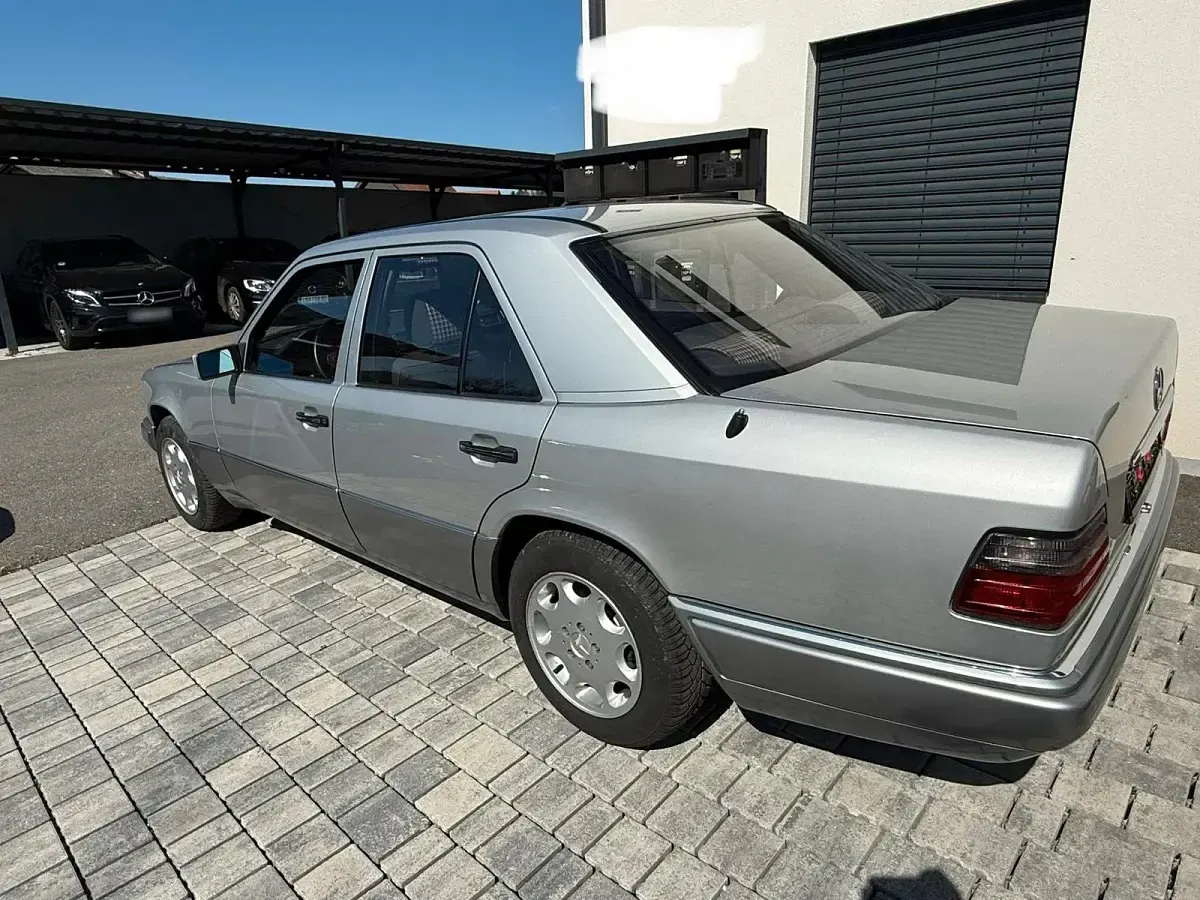 Gebraucht Mercedes E280 193 PS (141 kW) 1994 Silber Limousine