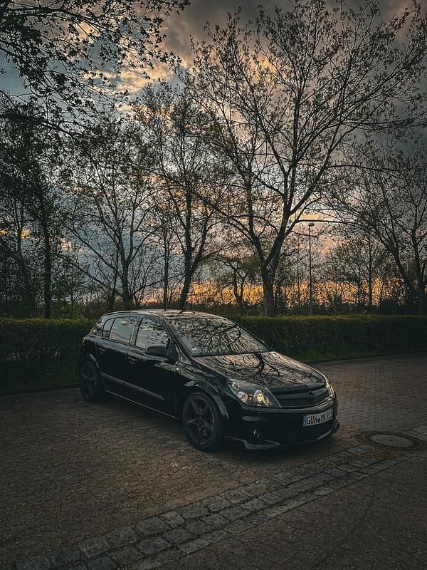 Schwarz Gebraucht 2006 Opel Astra Limousine | 1.000 € (Superpreis) - Bild 1/4