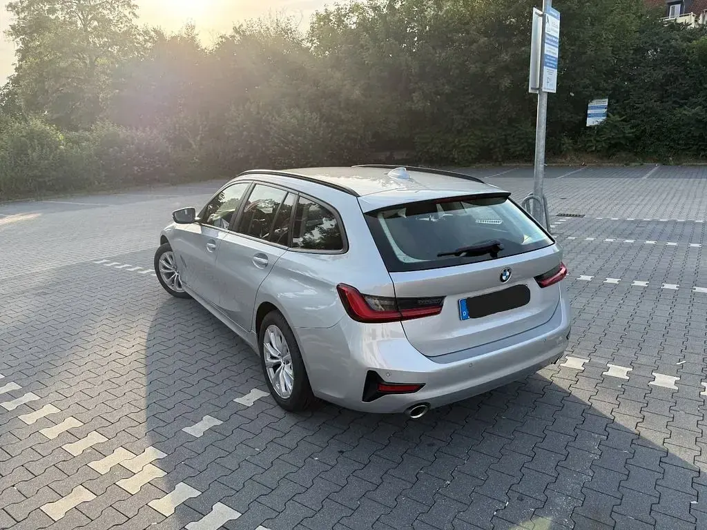 Gebraucht BMW 320 Advantage 190 PS (139 kW) 2020 Silber Kombi