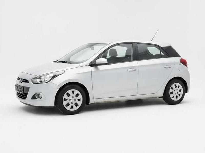 Gebraucht Hyundai i20 Classic 84 PS (61 kW) 2016 Sleek silver / met Kleinwagen