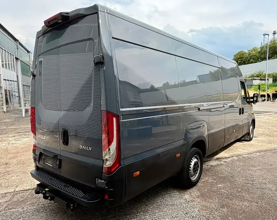 Gebraucht Iveco Daily 175 PS (128 kW) 2023 Grau Van / Kleinbus