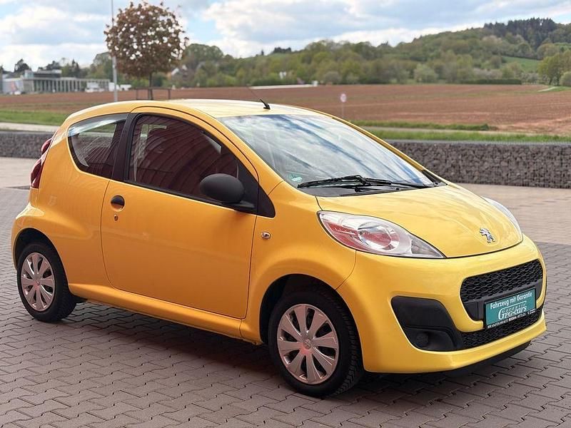 Gebraucht Peugeot 107 Access 68 PS (50 kW) 2012 Jaune citrus Kleinwagen