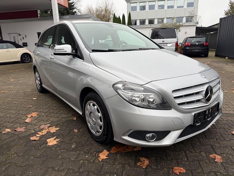 Gebraucht Mercedes B180 122 PS (89 kW) 2013 Silber Van / Kleinbus