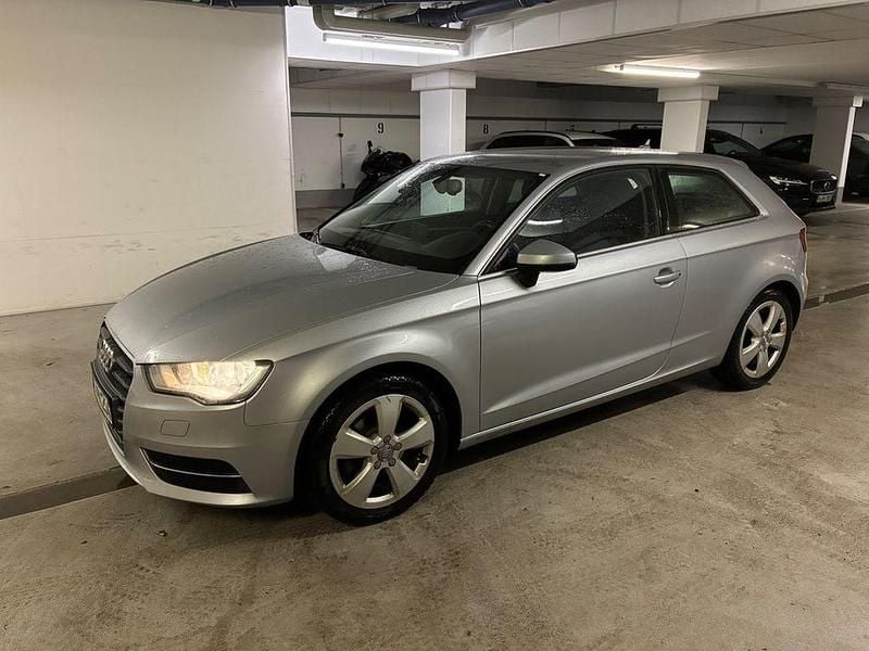 Grau Gebraucht 2015 Audi A3 Ambiente Limousine | 8.500 € (Guter Preis) - Bild 1/4