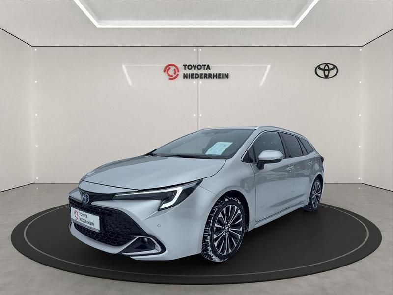 Silber Gebraucht 2024 Toyota Corolla Team Kombi | 27.970 € (Fairer Preis) - Bild 1/4