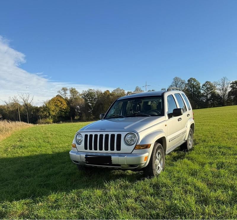 Silber Gebraucht 2006 Jeep Cherokee SUV | 6.950 € (Fairer Preis) - Bild 1/4
