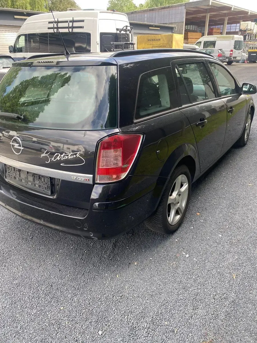 Gebraucht Opel Astra Edition 125 PS (91 kW) 2009 Schwarz Kombi
