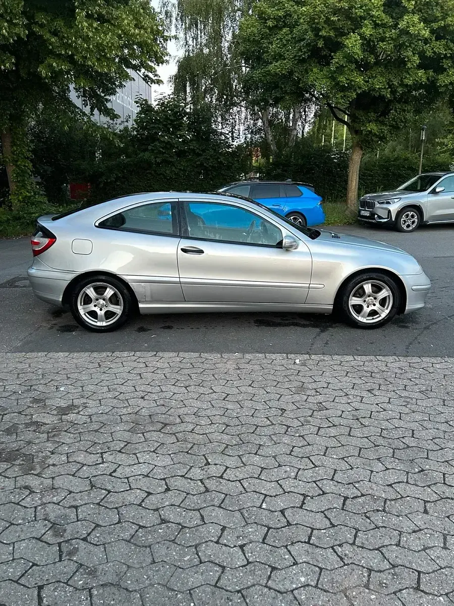 Gebraucht Mercedes C180 129 PS (94 kW) 2002 Silber Coupé