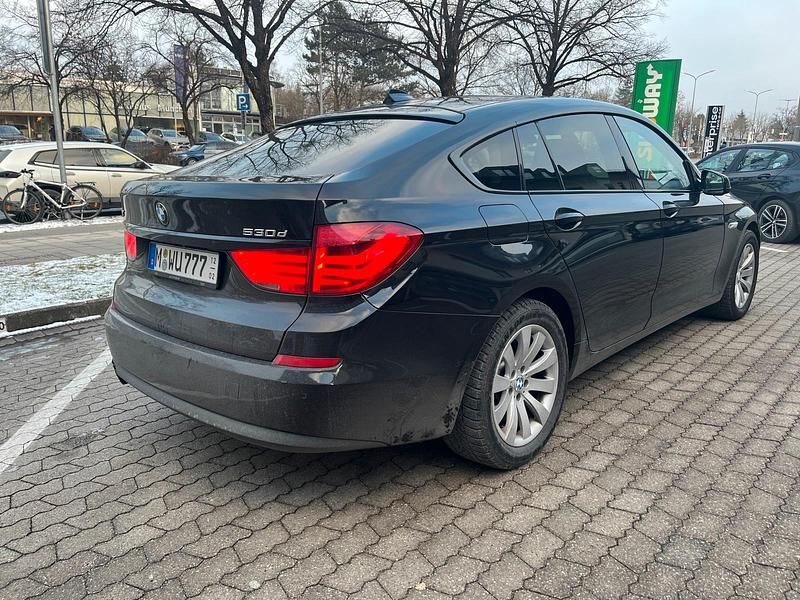 Schwarz Gebraucht 2010 BMW 530 Limousine | 8.400 € (Superpreis) - Bild 1/4