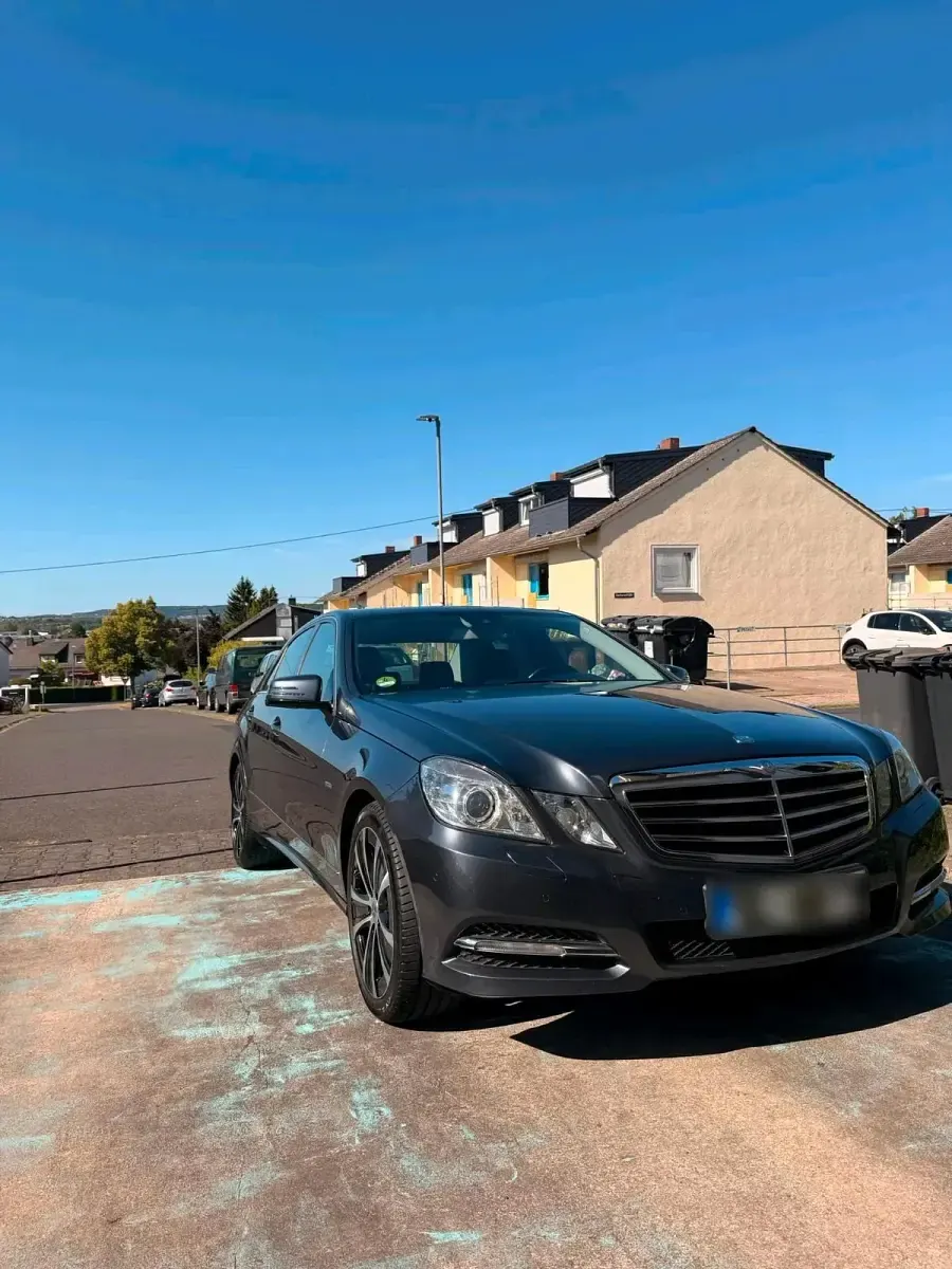 Gebraucht Mercedes E300 150 PS (110 kW) 2010 Limousine